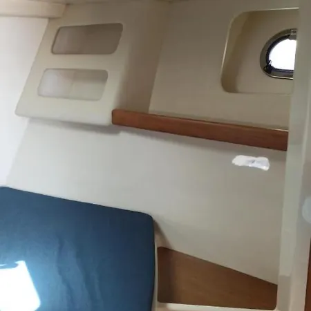 - Boat And Breakfast 