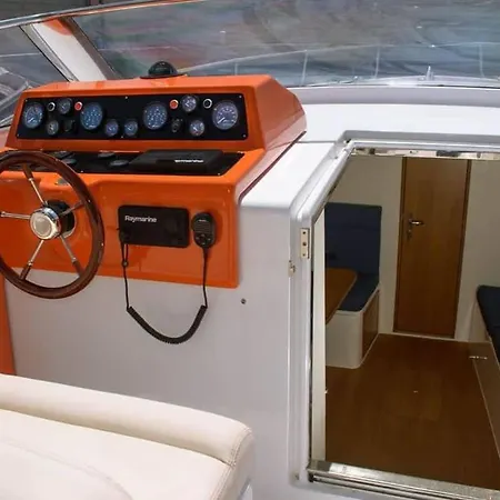- Boat And Breakfast 