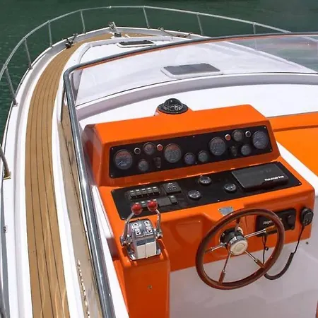 - Boat And Breakfast 