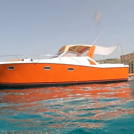 - Boat And Breakfast 